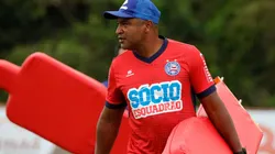 Roger Machado se posiciona sobre possível volta do futebol
