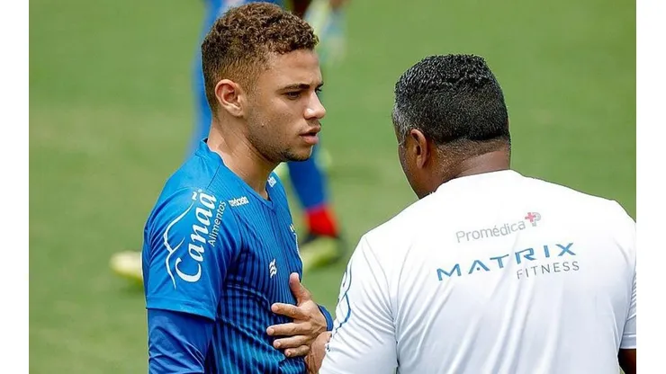 Edson espera chance com Roger Machado no Bahia