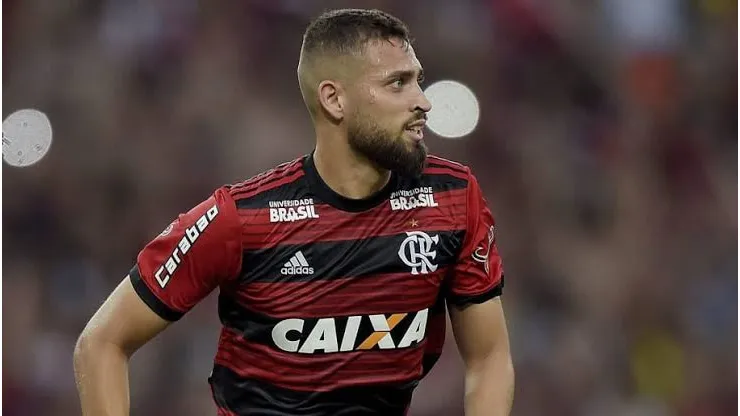 Flamengo acerta empréstimo de zagueiro ‘sucessor’ de Léo Duarte
