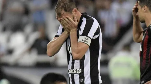 Montenegro não faz rodeio e projeta saída de Carli e mais 1 do Botafogo