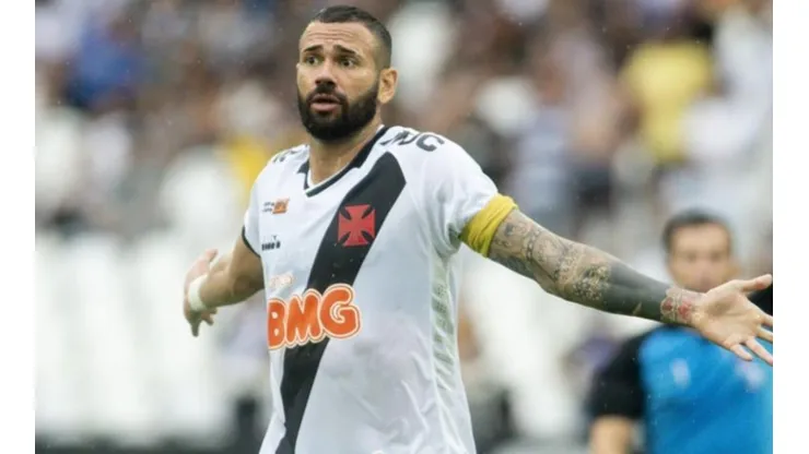 Castán e mais 4 são prejudicados no Vasco por pendências de Campello