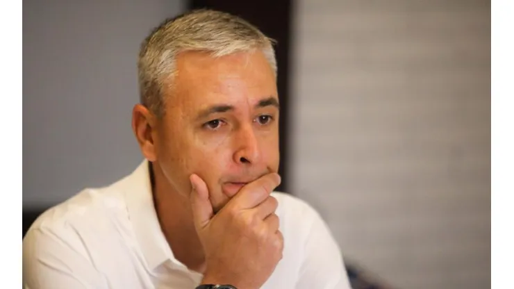 Meia do Corinthians cobra Tiago Nunes
