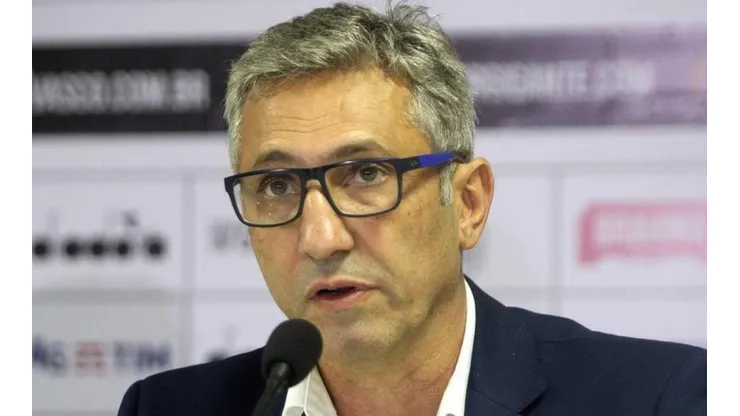 Com Vasco no "vermelho", Campello aparece e define novela sobre Andrey