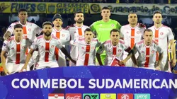 Jogadores do Inter na partida de ida, na Argentina, contra o Rosário Central.