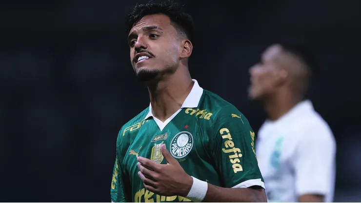 Gabriel Menino chegou a ser colocado como 'negociável', mas Abel mudou de ideia