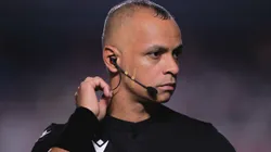 O árbitro Wilton Pereira Sampaio durante partida entre São Paulo e Palmeiras no estádio Morumbis pelo Brasileirão Série A 2024. Foto: Ettore Chiereguini/AGIF