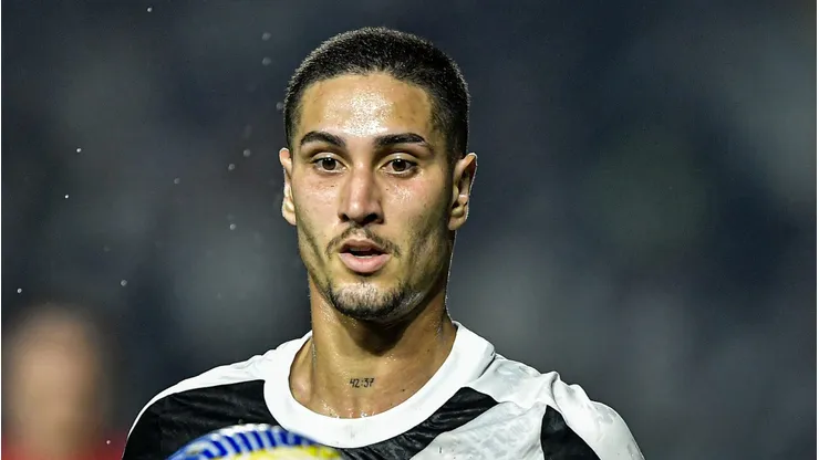 RJ - RIO DE JANEIRO - 10/07/2024 - BRASILEIRO A 2024, VASCO X CORINTHIANS - Praxedes jogador do Vasco durante partida contra o Corinthians no estadio Sao Januario pelo campeonato Brasileiro A 2024.