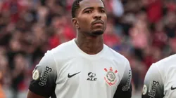 Cacá antes da partida contra o Athletico-PR no estádio Arena da Baixada