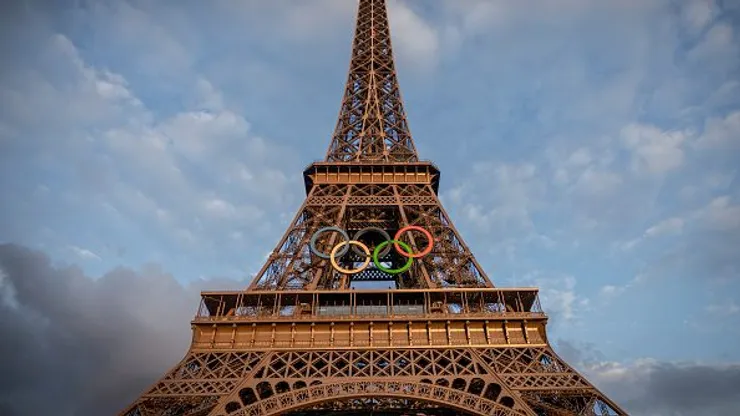 Torre Eiffel decorada para os Jogos Olímpicos de Paris