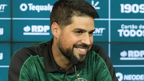 Robson Mafra/AGIF - Antônio Oliveira, treinador do Coxa.