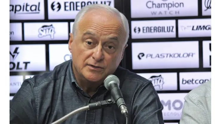 Foto: Patrick Floriani/FFC - Paulo Prisco pediu ajuda dos torcedores do Figueirense