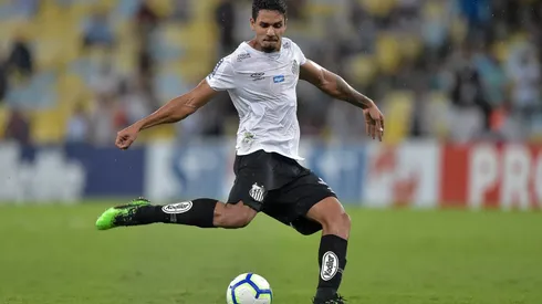Foto: Thiago Ribeiro/AGIF - Novo reforço do Vitória fez dupla de zaga com Veríssimo no Santos