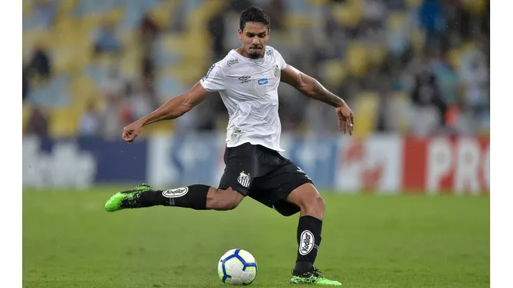 Foto: Thiago Ribeiro/AGIF - Novo reforço do Vitória fez dupla de zaga com Veríssimo no Santos