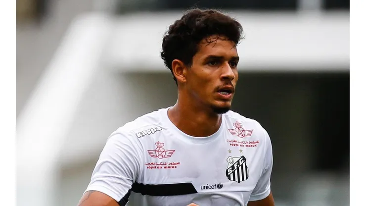 Benfica anuncia futuro de Lucas Veríssimo e 'info' chega ao Santos
