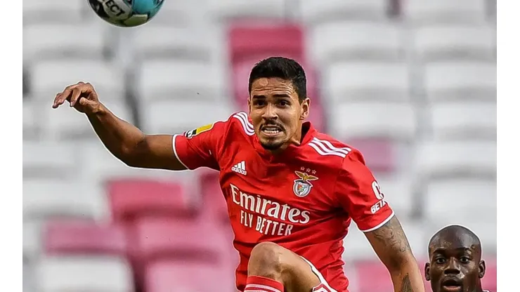 Lucas Veríssimo em ação no Benfica - Foto: Getty Images