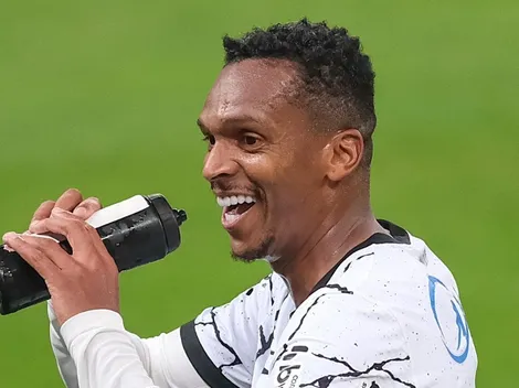 Jô ‘dá as caras’ e se manifesta sobre polêmicas no Corinthians