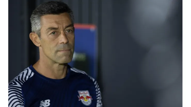 Foto: Diogo Reis/AGIF - Pedro Caixinha: técnico do Red Bull Bragantino abriu o jogo sobre ida de Artur para o Palmeiras