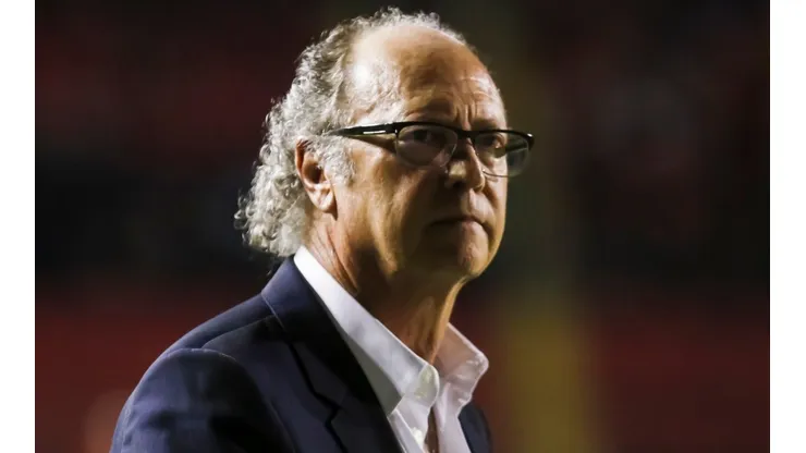 Foto: JC Imagem/AGIF - Falcão foi contratado como o homem forte do Santos no futebol em 2023