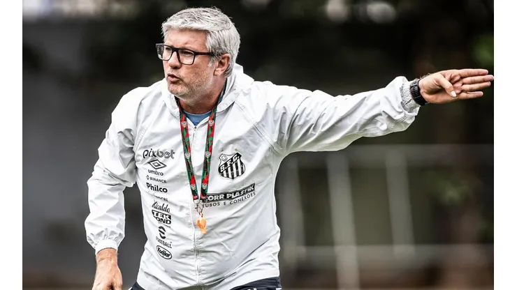 Foto: Raul Baretta/ Santos FC/ Divulgação - Odair Hellmann: técnico mexeu na formação titular do Santos