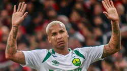 Deyverson com a camisa do Cuiabá - Foto: Gabriel Machado/AGIF