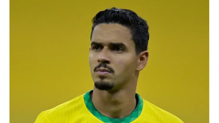 Foto: (Pedro Vilela/Getty Images) - Com passagem pela Seleção Brasileira, Lucas Veríssimo interessa ao Cruzeiro