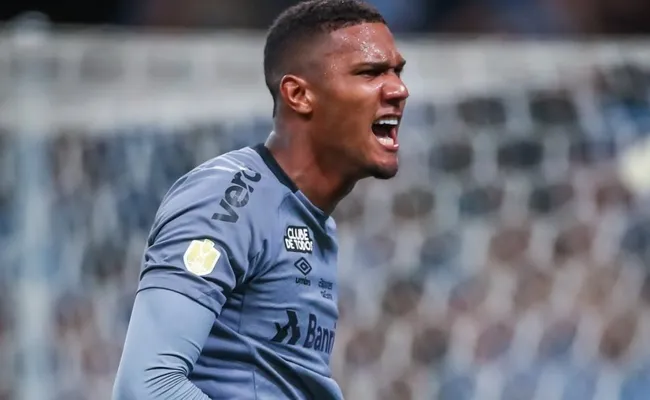 Adriel está em fim de contrato no Grêmio e reforçará o Santos a partir de janeiro – FOTO: LUCAS UEBEL/GREMIO FBPA