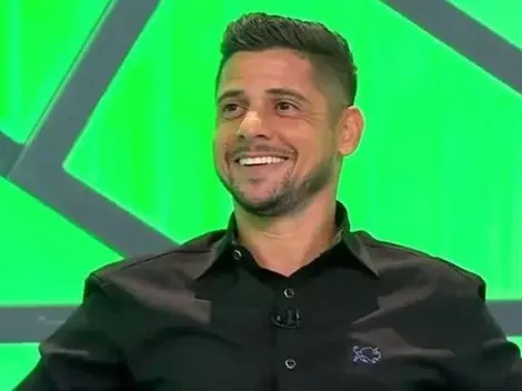 Cicinho ‘arruma confusão’ ao debochar do Corinthians na Libertadores