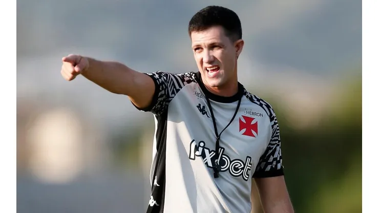 Foto: (Daniel Ramalho/Vasco) - Maurício Barbieri pode ganhar um novo reforço no Vasco em breve