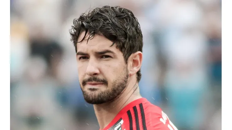 Foto: (Marcello Zambrana/AGIF) - Alexandre Pato está livre no mercado e foi especulado no Coritiba