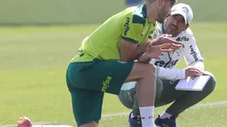 Foto: Cesar Greco - Matías Viña em papo com Abel Ferreira em 2021 quando ainda defendia o Palmeiras
