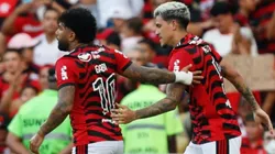 Gabigol e Pedro com a camisa do Flamengo - Foto: Gilvan de Souza/Flamengo