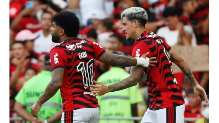 Gabigol e Pedro com a camisa do Flamengo - Foto: Gilvan de Souza/Flamengo