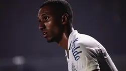 Lucas BRaga em ação pelo Santos - Foto: Ettore Chiereguini/AGIF -