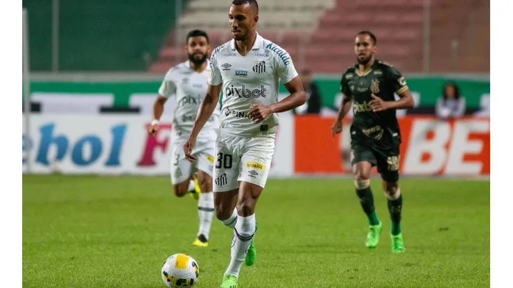 Foto: Fernando Moreno/AGIF - Lucas Braga é interesse do Vasco para a temporada