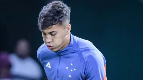 Kaio Jorge em aquecimento antes da partida entre Palmeiras e Cruzeiro, no Allianz Parque, pelo Campeonato Brasileiro, no dia 20/07/2024. Foto: Gustavo Aleixo/Cruzeiro