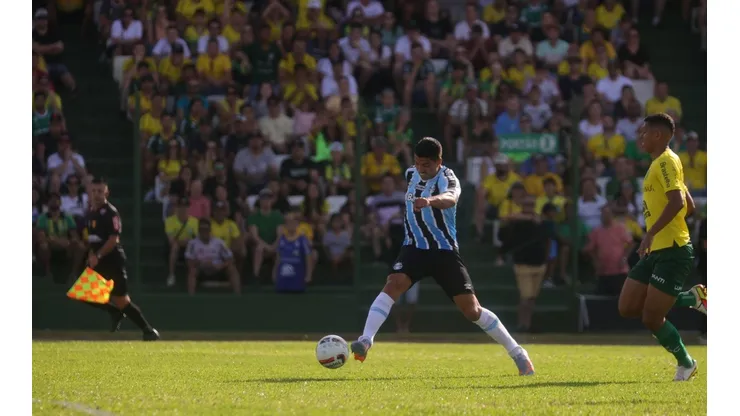 Foto: Liamara Polli/AGIF - Suárez perdeu pênalti, mas marcou o gol do Grêmio na partida