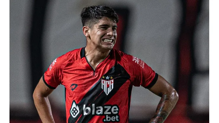 Foto: Heber Gomes/AGIF - Araos chegou há pouco tempo no Atlético-GO.