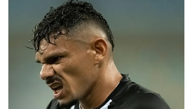 Foto: (Jorge Rodrigues/AGIF) - Tiquinho Soares marcou um hat-trick no Botafogo na última quarta (15)
