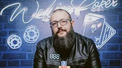 Caue Moura organiza torneios de poker entre amigos (Foto: Reprodução instagram Caue Moura @cauemoura)