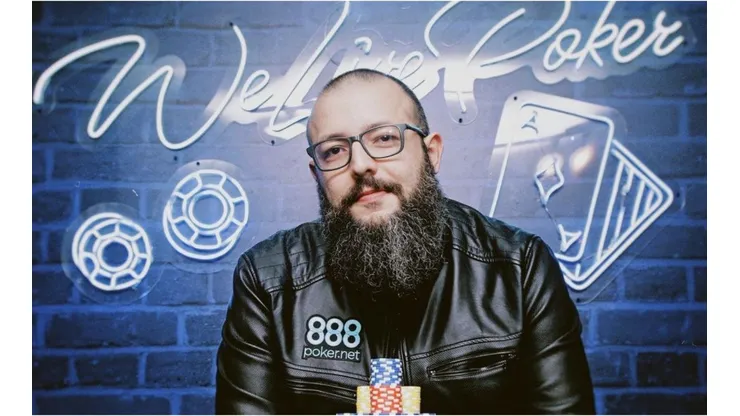 Caue Moura organiza torneios de poker entre amigos (Foto: Reprodução instagram Caue Moura @cauemoura)