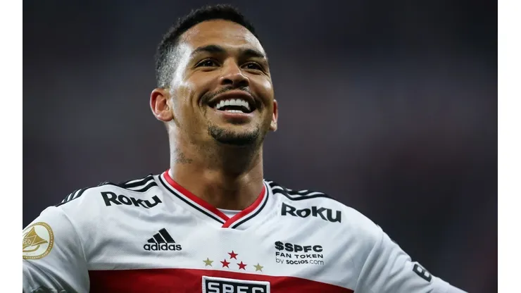 Luciano com a camisa do São Paulo - Foto: Pedro H. Tesch/AGIF