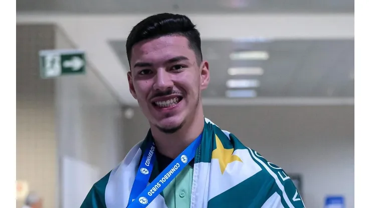 Foto: Divulgação / Site Oficial do Coritiba - Jean Pedroso fez parte do grupo que venceu o Sul-Americano Sub-20.