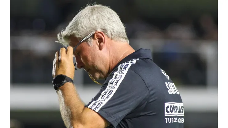 "Odair foi voto vencido"; Santos muda de ideia e atacante pode dar adeus ao Clube