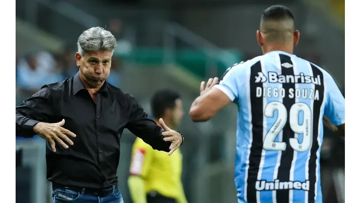 Foto: Pedro H. Tesch/AGIF - Renato e Diego Souza: dupla tem excelente relação nos bastidores