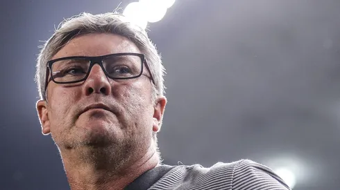 - Odair Hellmann, treinador