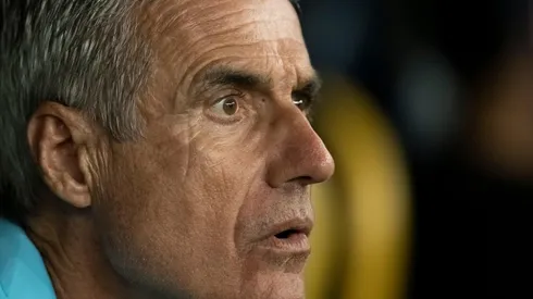 Foto: Jorge Rodrigues/AGIF - Luís Castro atento: mesmo após goleada, jornalista fez ressalvas no time do Botafogo