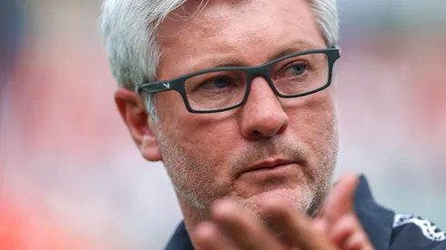 Foto: Marcello Zambrana/AGIF - Odair Hellmann não conseguiu levar o Santos para a fase eliminatória do Paulistão