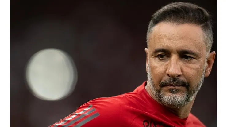 Foto: Jorge Rodrigues/AGIF - Vítor Pereira: técnico quer resolver problema no Flamengo