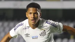 Agif/Fernanda Luz - Ângelo dá assistência pelo Santos