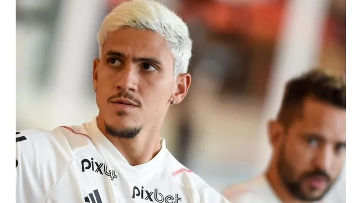 Foto: Marcelo Cortes/CRF - Pedro não saiu do banco ao longo dos 90 minutos no Fla-Flu e causou indignação no Flamengo